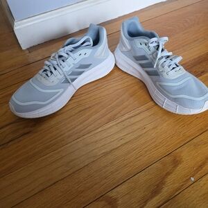 Adidias Light Gray Athletic Sneakers with Subtle Stripe Detail